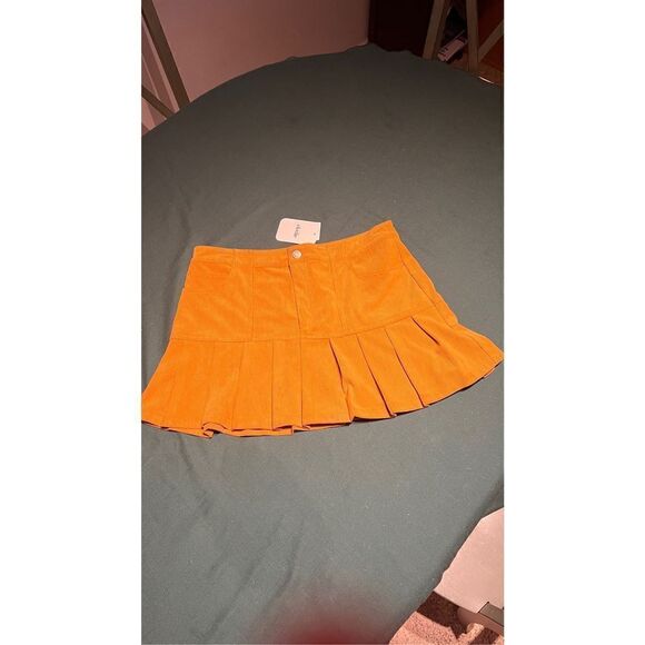 ELODIE PLEATED HEM MINI SKIRT YELLOW (MUSTARD) SIZE L NEW WITH TAGS - Picture 1 of 10